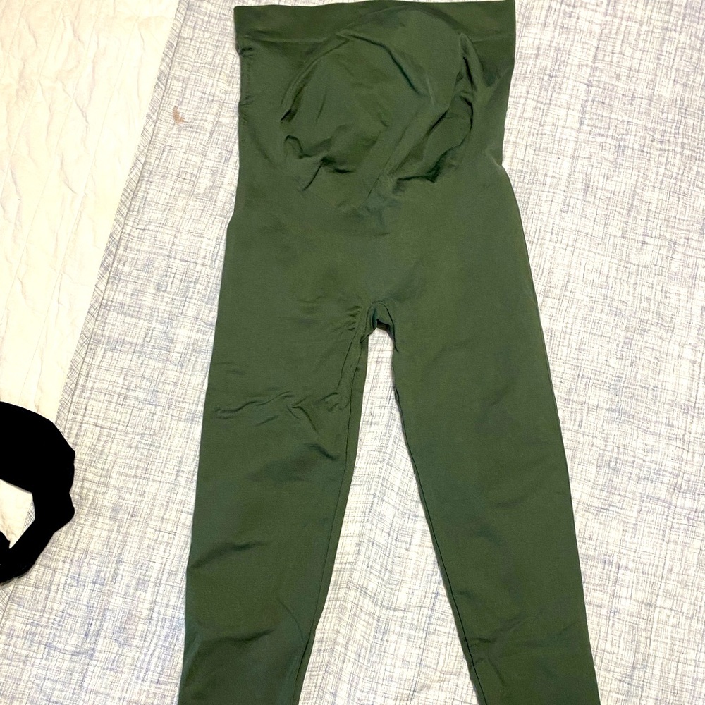 Blanqi everyday leggings size large in olive green